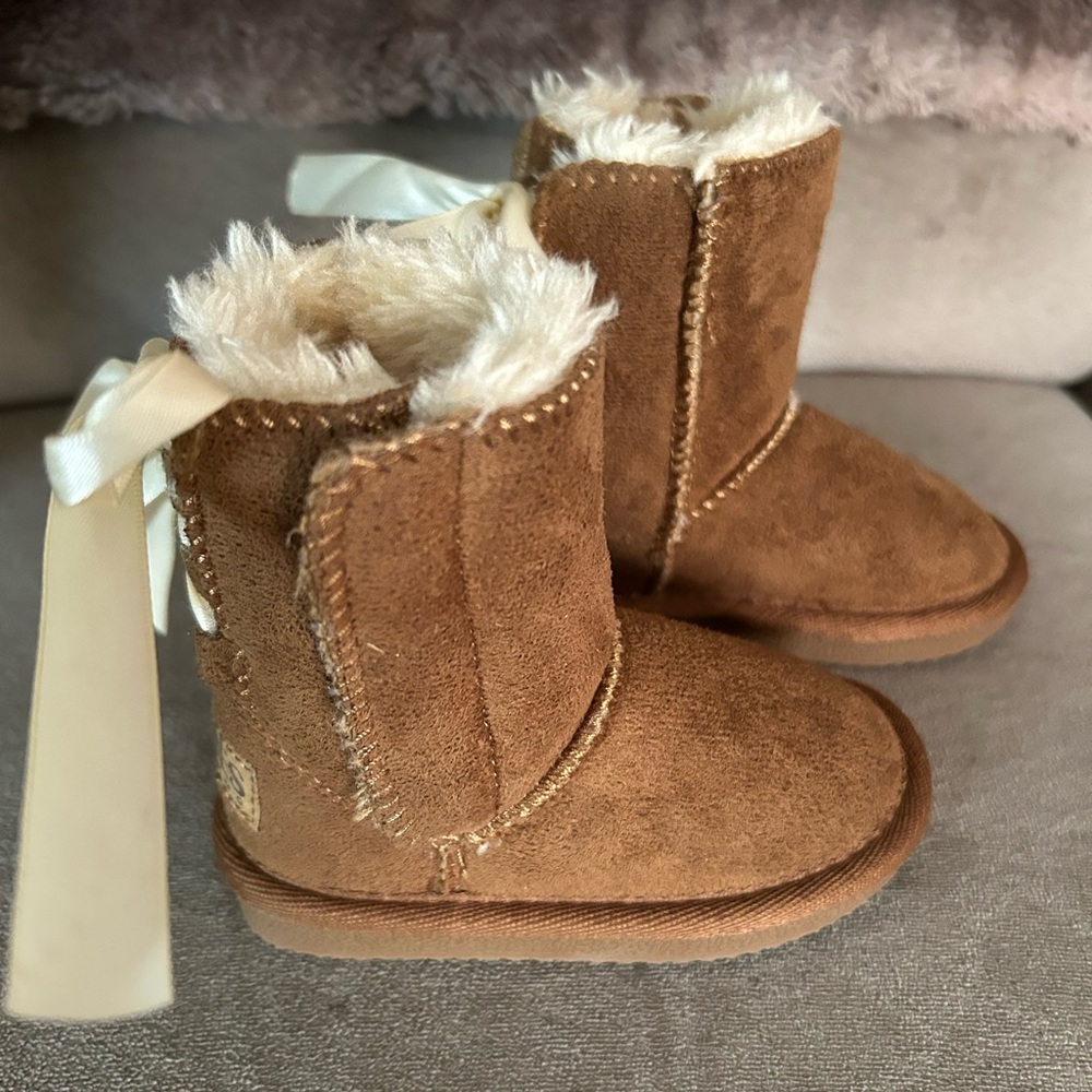 Après Brown Suede Toddler Boots with Fur Lining size 5 toddler